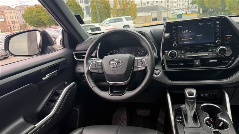 Used 2021 Toyota Highlander XSE FWD image 26