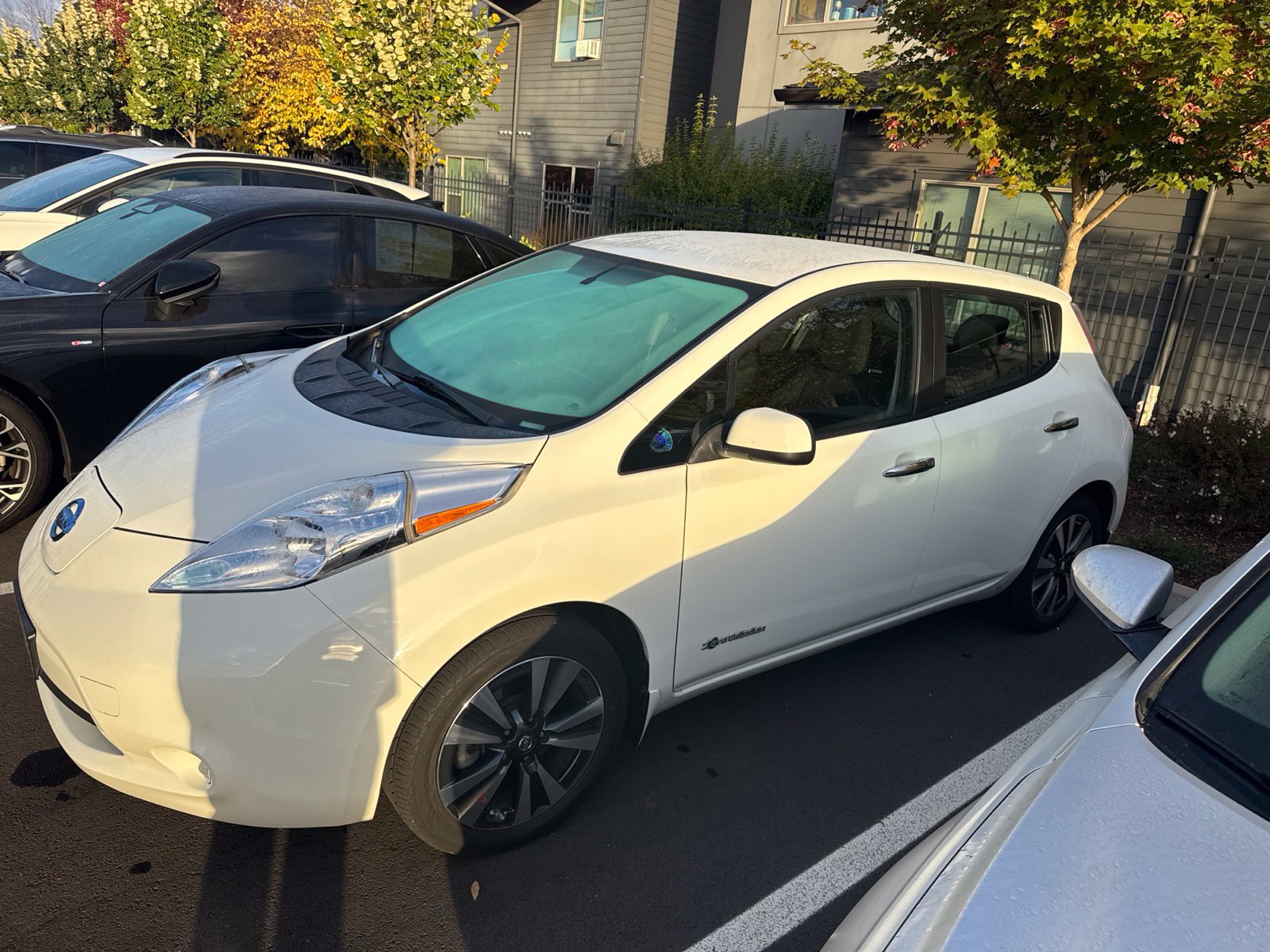 Used 2016 Nissan Leaf SV FWD image 2