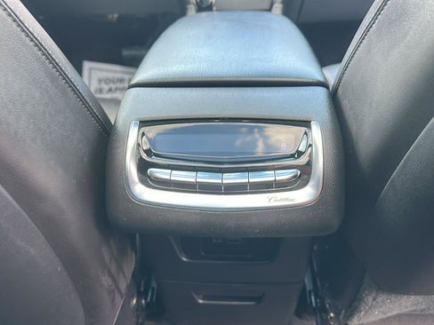 Used 2020 Cadillac XT6 Premium Luxury FWD image 17