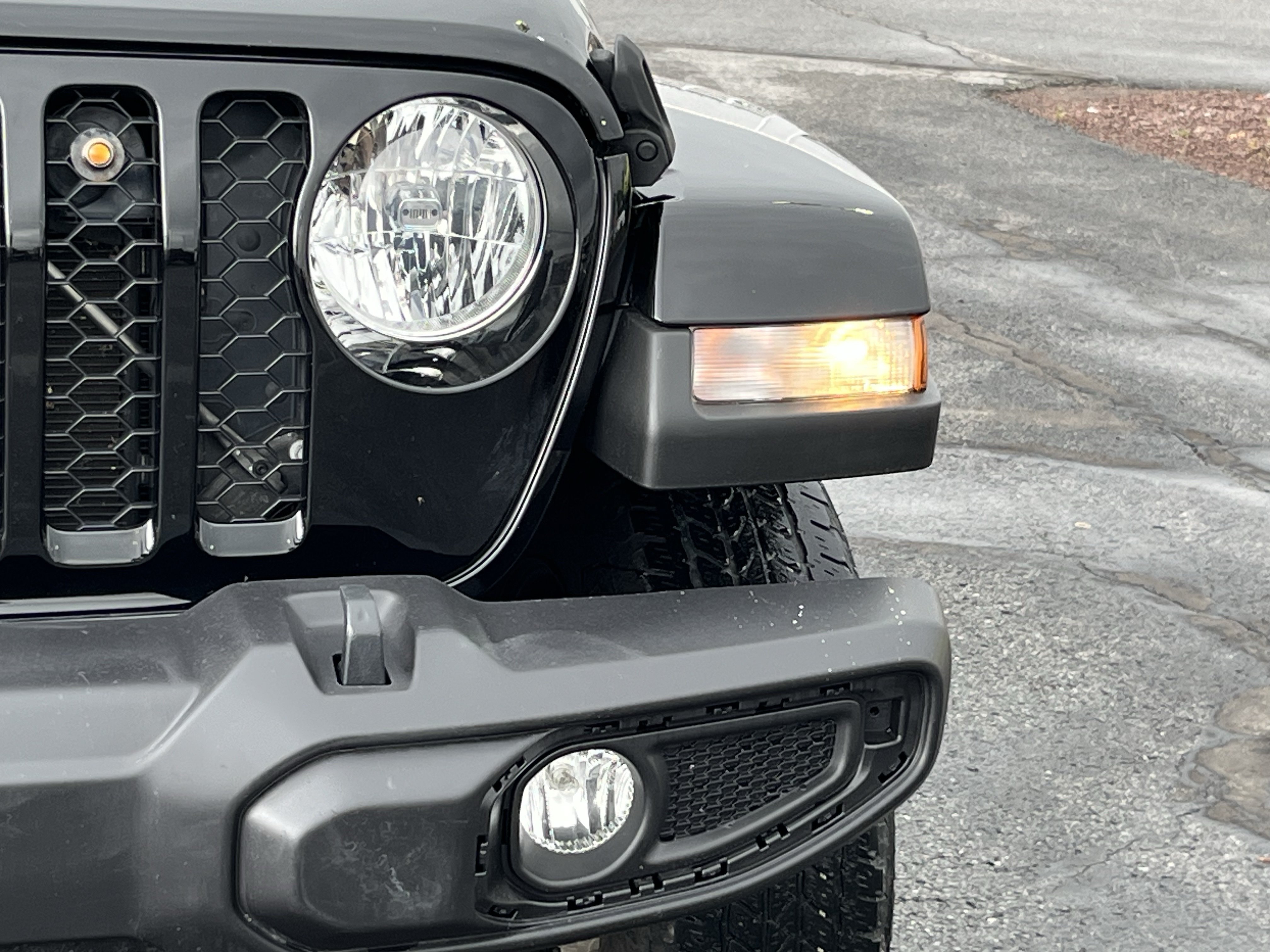 Used 2021 Jeep Gladiator Sport AWD/4WD image 10