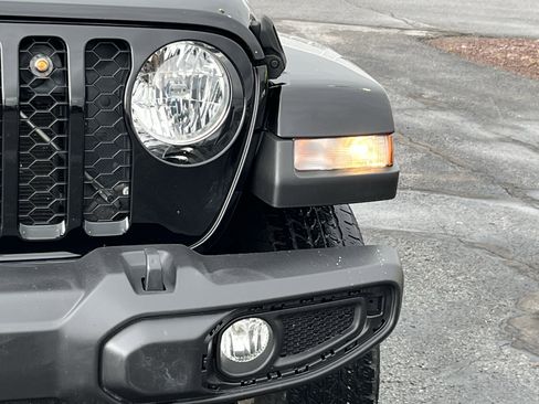 Used 2021 Jeep Gladiator Sport AWD/4WD image 10
