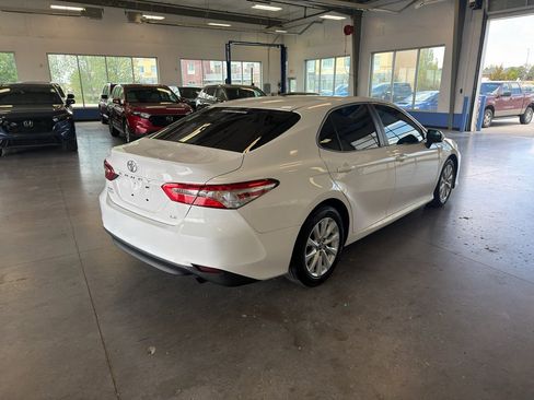 Used 2018 Toyota Camry LE FWD image 5