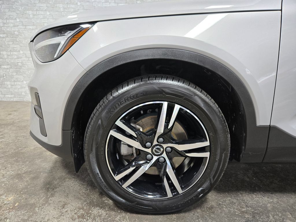 Used 2023 Volvo XC40 B5 Core w/ Climate Package AWD/4WD image 55