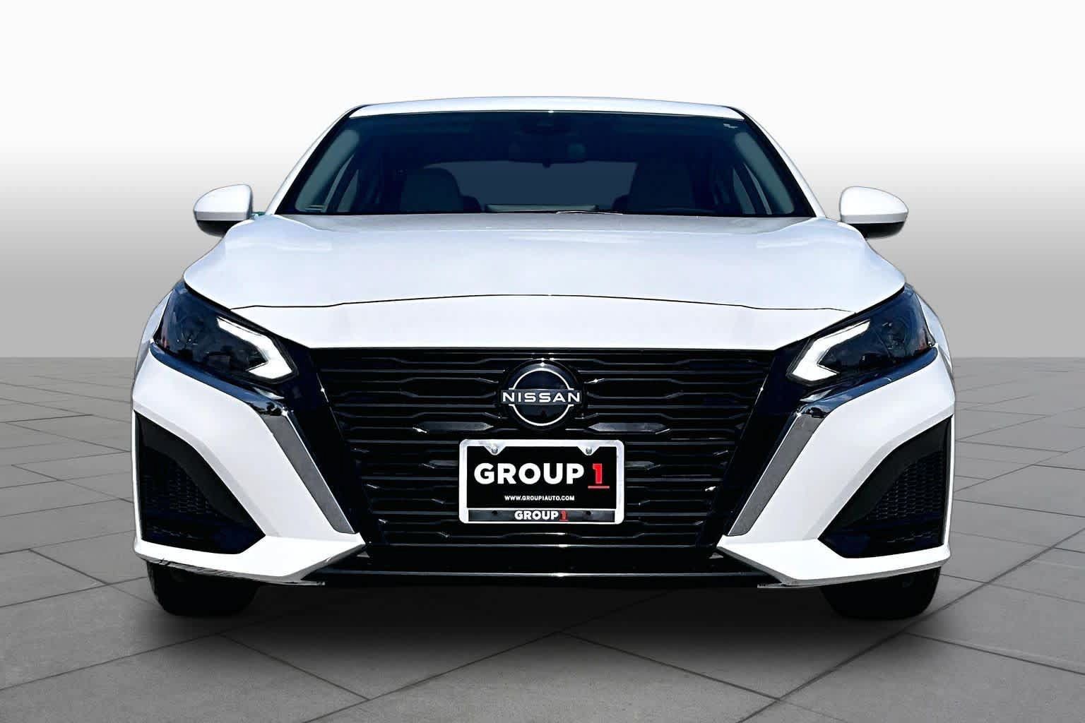 Used 2024 Nissan Altima 2.5 SV w/ SV Premium Package FWD image 4