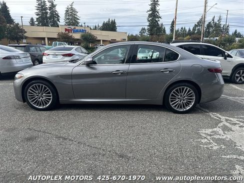Used 2017 Alfa Romeo Giulia Ti w/ TI Lusso Light Wood Package image 4