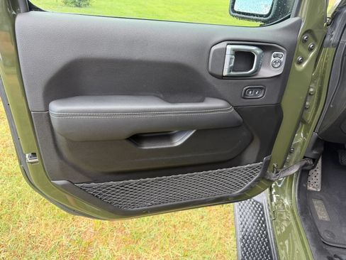 Used 2023 Jeep Wrangler Unlimited Sahara w/ Cold Weather Group AWD/4WD image 4