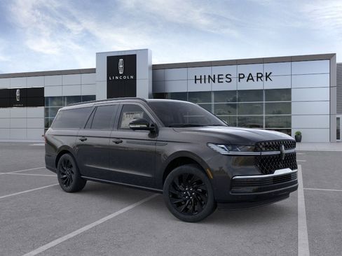 New 2026 Lincoln Navigator L Reserve w/ Jet Appearance Package AWD/4WD image 7