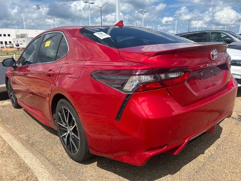 Used 2021 Toyota Camry SE FWD image 6