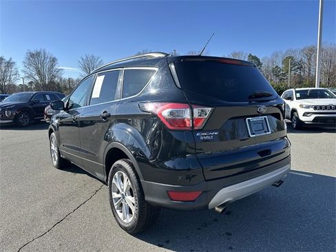 Used 2018 Ford Escape SE image 3