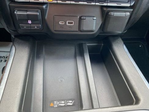 Used 2022 GMC Sierra 3500 Denali w/ Denali Ultimate Package image 31