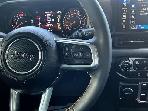 Used 2024 Jeep Wrangler Unlimited Sahara w/ Technology Group AWD/4WD image 13