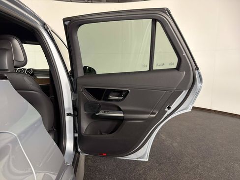 Used 2025 Mercedes-Benz GLC 300 4MATIC w/ AMG Line image 27