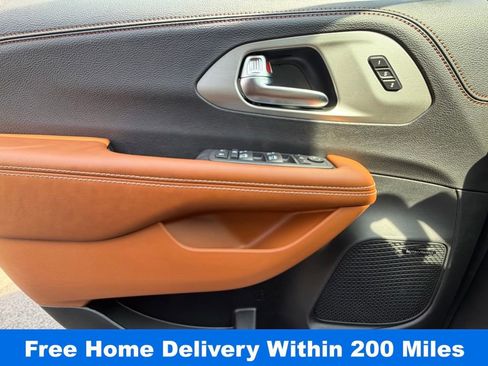 New 2026 Chrysler Pacifica Pinnacle image 25
