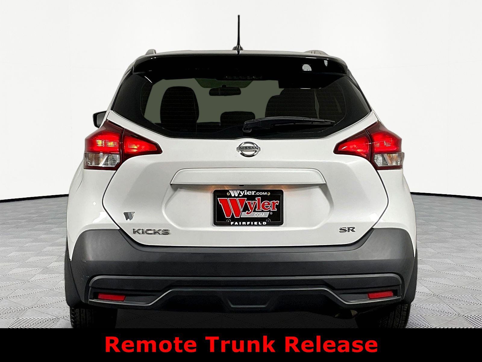 Used 2019 Nissan Kicks SR w/ SR Premium Package FWD image 5