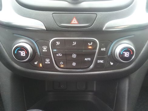 Used 2018 Chevrolet Equinox LT image 20