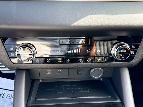 New 2026 Mitsubishi Outlander SEL image 16