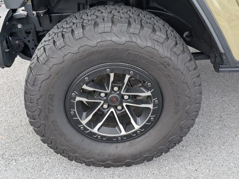 Used 2025 Jeep Wrangler Unlimited Rubicon AWD/4WD image 24