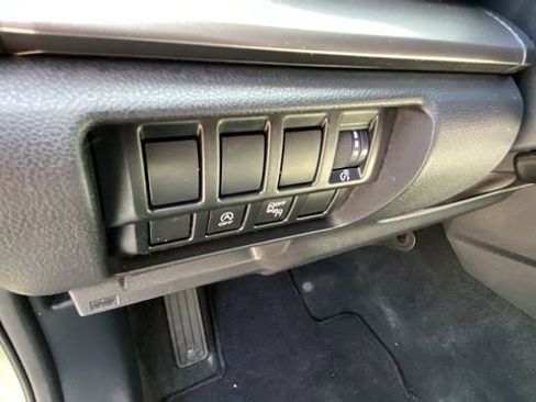 Used 2019 Subaru Forester Premium AWD/4WD image 18