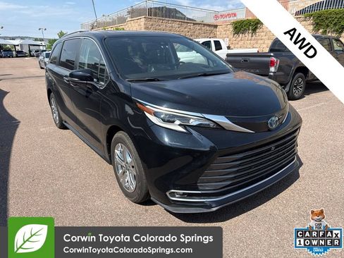 Used 2023 Toyota Sienna Platinum AWD/4WD image 1