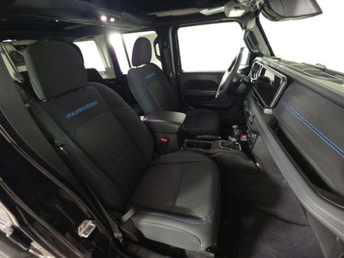 Used 2025 Jeep Wrangler Unlimited Rubicon 4xe w/ Convenience Group AWD/4WD image 35