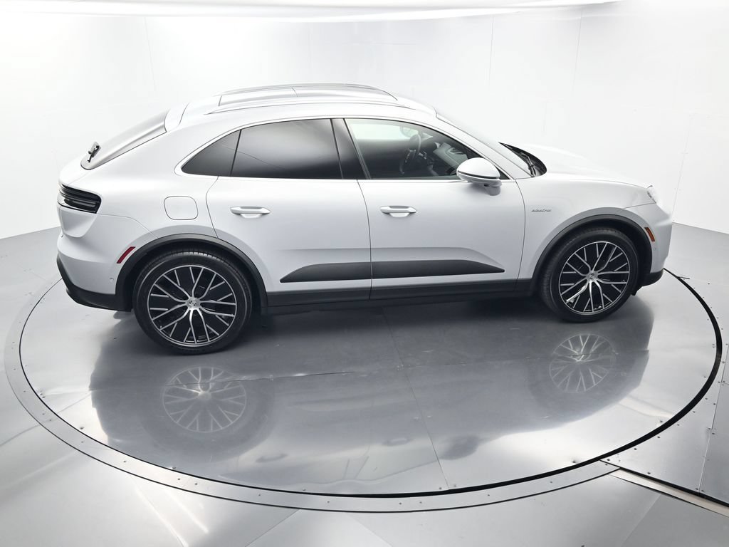 Certified 2026 Porsche Macan Electric RWD image 42