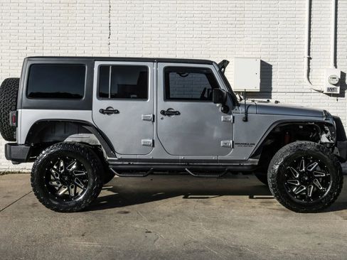 Used 2014 Jeep Wrangler Unlimited Rubicon w/ Max Tow Package AWD/4WD image 6