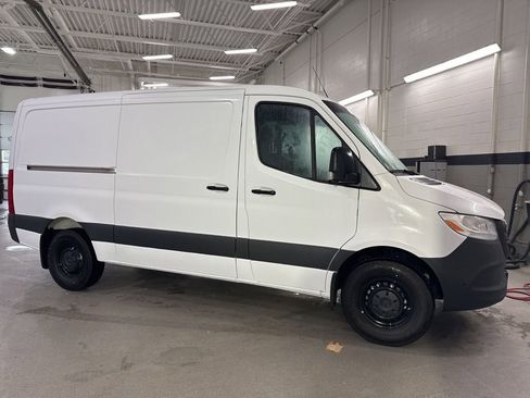Used 2026 Mercedes-Benz Sprinter 2500 image 9