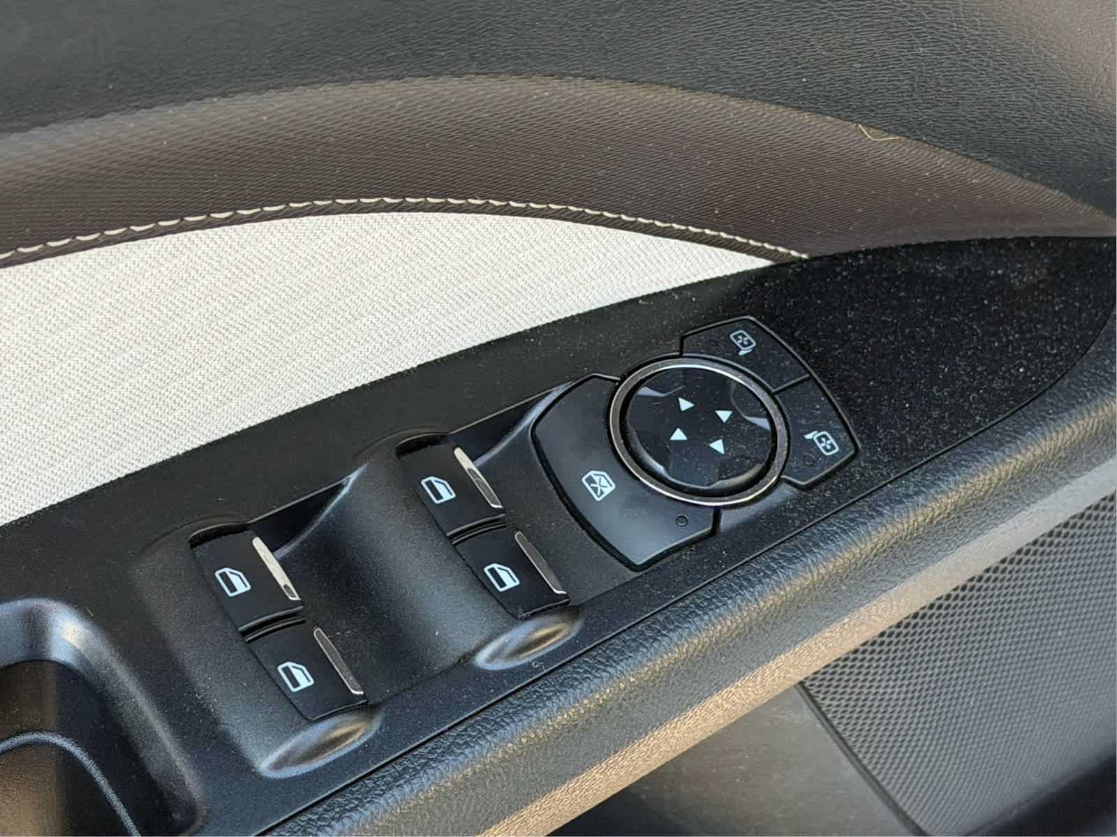 Used 2019 Ford Fusion SE w/ Equipment Group 151A FWD image 7