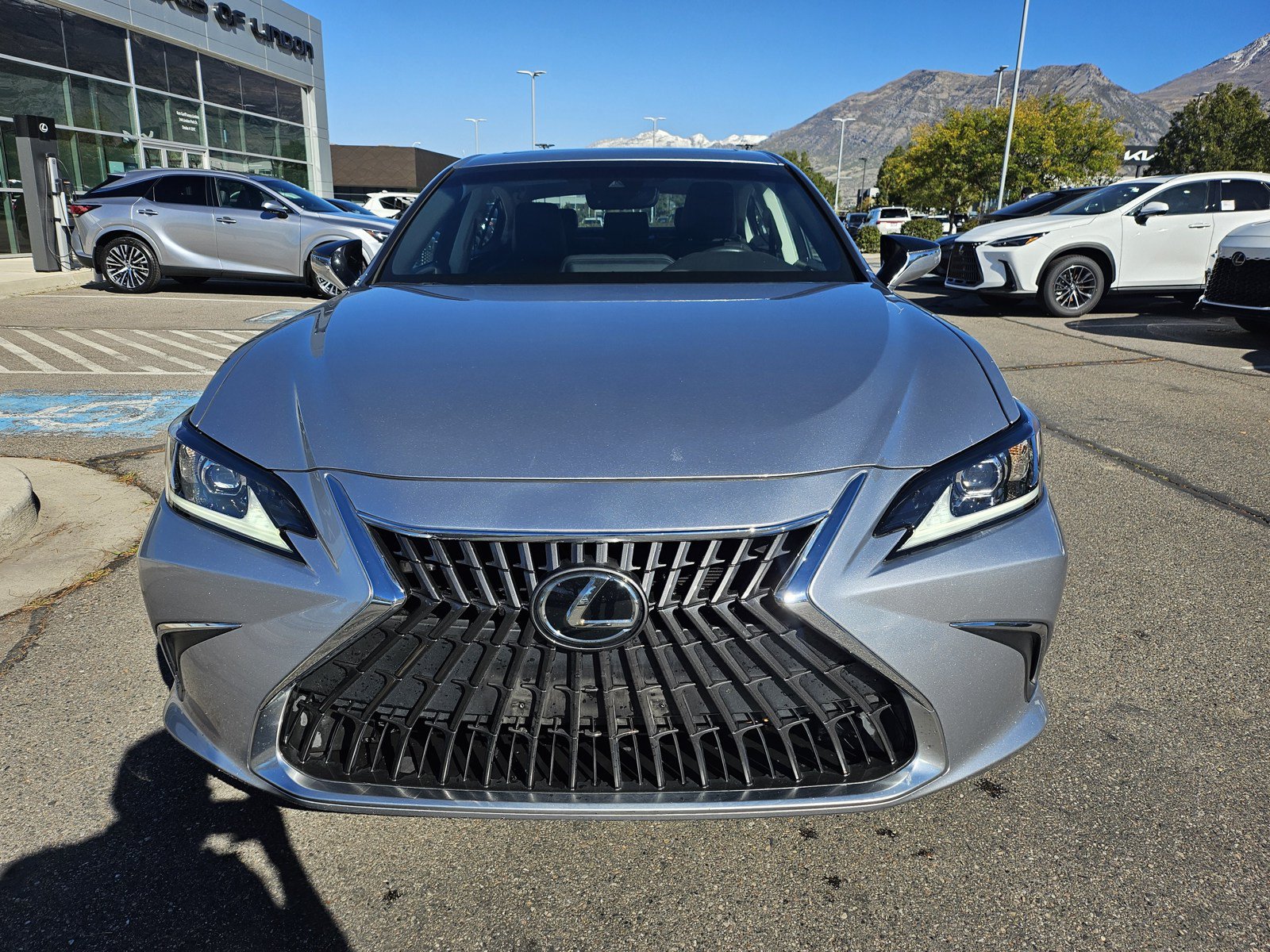Used 2024 Lexus ES 350 w/ Accessory Package (Z1) FWD image 2