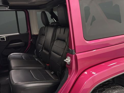 Used 2021 Jeep Wrangler Unlimited Sahara w/ Cold Weather Group AWD/4WD image 22