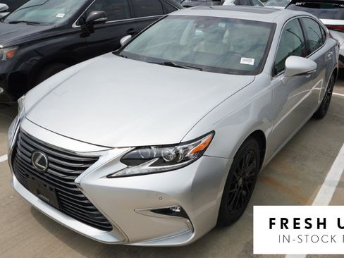 Used 2017 Lexus ES 350 w/ Luxury Package FWD image 1