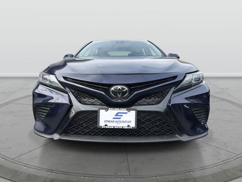 Used 2022 Toyota Camry SE FWD image 2