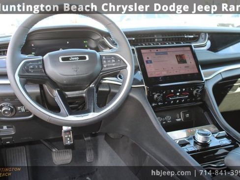 Used 2023 Jeep Grand Cherokee Trailhawk image 16