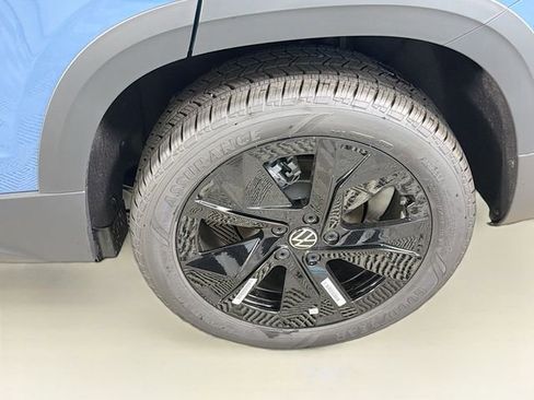 New 2026 Volkswagen Taos SE image 30