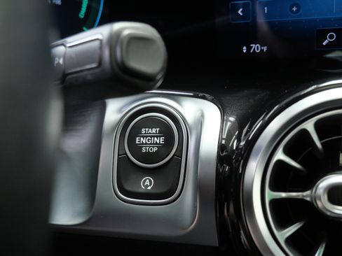 Certified 2021 Mercedes-Benz GLB 250 4MATIC image 29