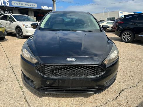 Used 2016 Ford Focus SE FWD image 2