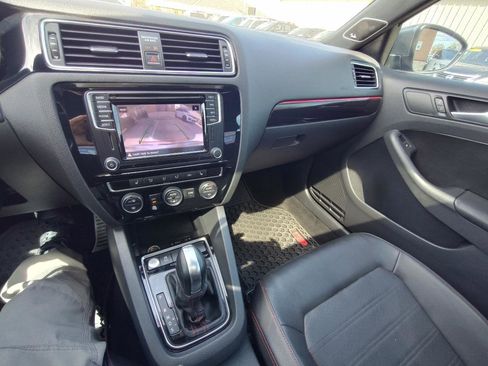 Used 2017 Volkswagen Jetta GLI image 18