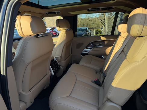 New 2026 Land Rover Range Rover Long Wheelbase SE image 15