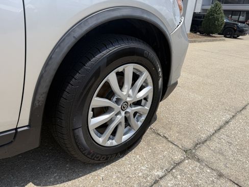 Used 2019 Nissan Rogue SV AWD/4WD image 21