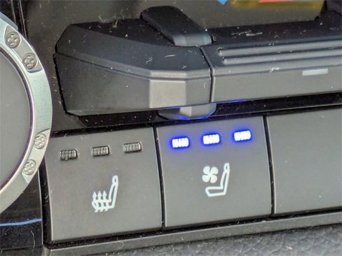 Used 2022 Toyota Tundra Limited image 26