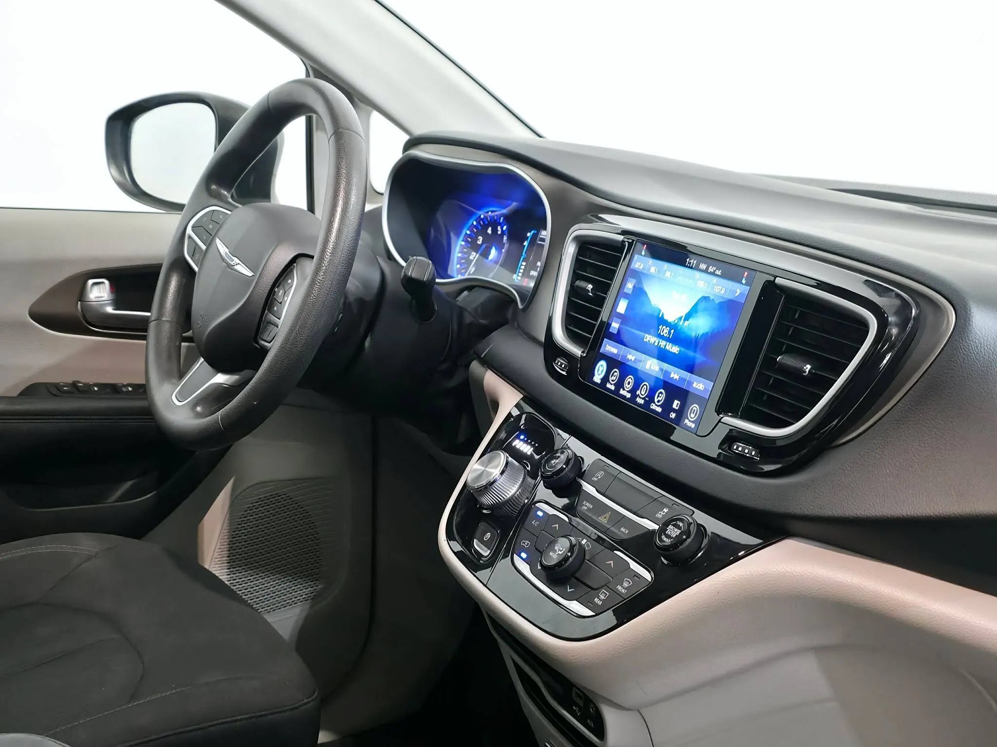 Used 2017 Chrysler Pacifica Touring FWD image 20