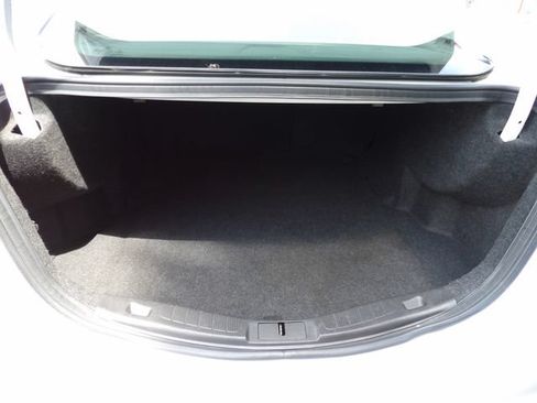 Used 2016 Ford Fusion SE w/ Equipment Group 201A FWD image 9