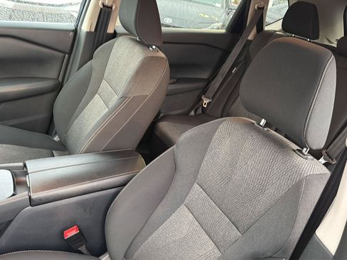Used 2024 Nissan Rogue SV FWD image 28