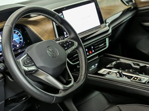 Used 2026 Volkswagen Atlas SE w/ Panoramic Sunroof Package AWD/4WD image 16