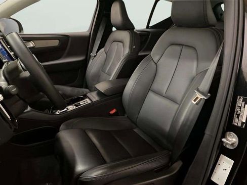 Used 2025 Volvo XC40 B5 Plus image 58