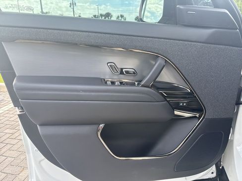 Used 2023 Land Rover Range Rover Sport SE Dynamic image 10