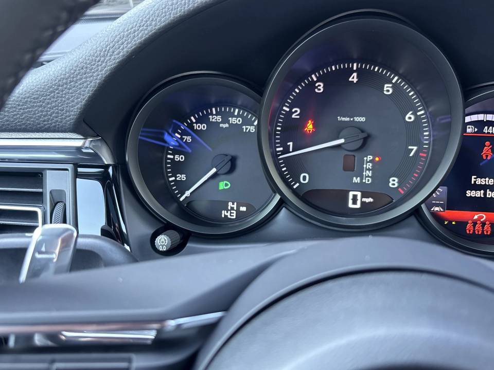 Certified 2026 Porsche Macan AWD/4WD image 14