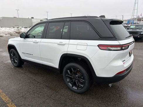 New 2025 Jeep Grand Cherokee Limited image 5