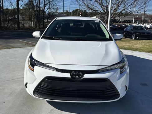 Certified 2025 Toyota Corolla LE image 3