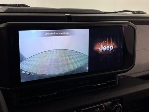 Used 2024 Jeep Wrangler Unlimited image 30